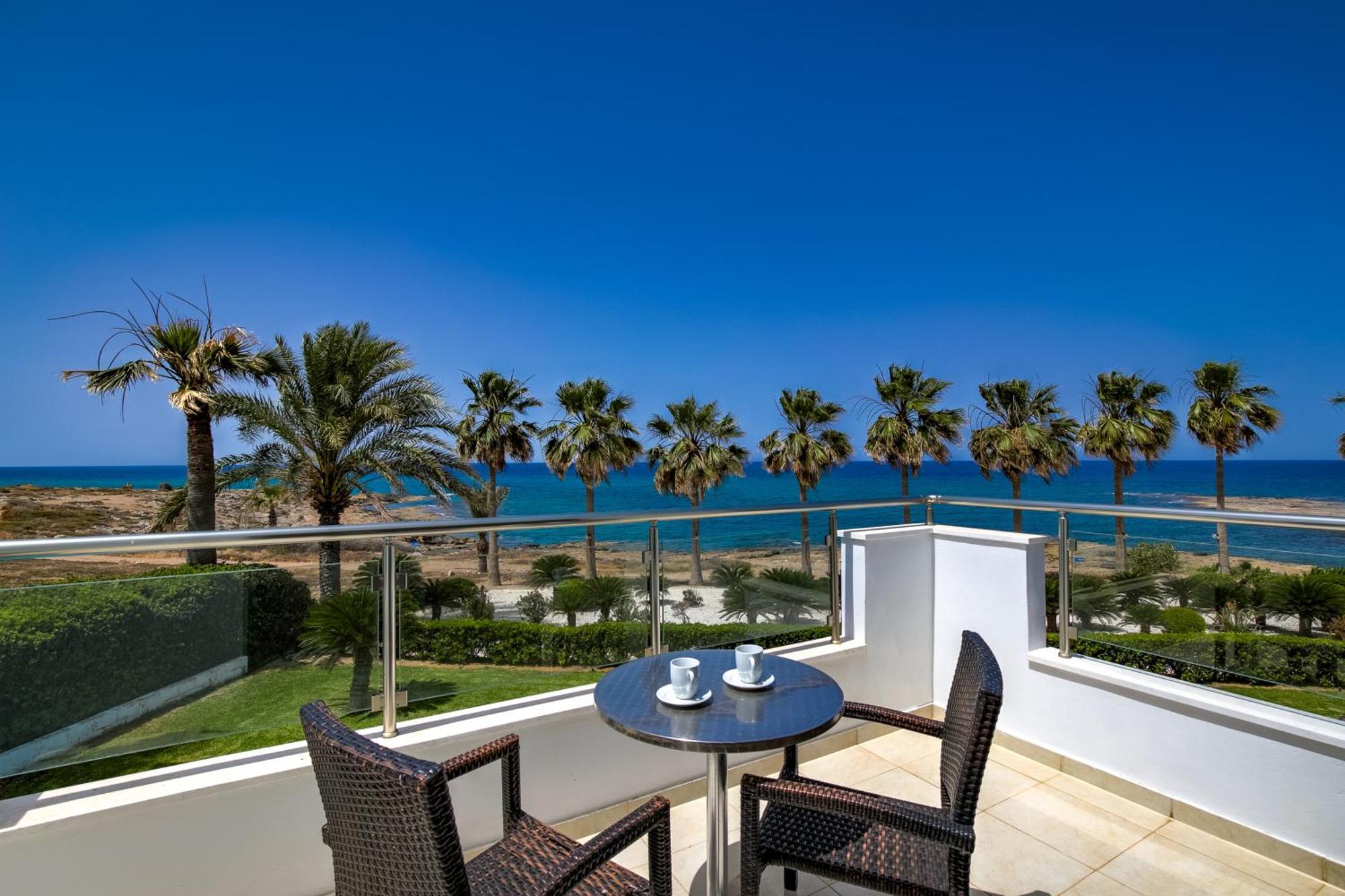 Platzia Beach Villas Paphos Exterior photo