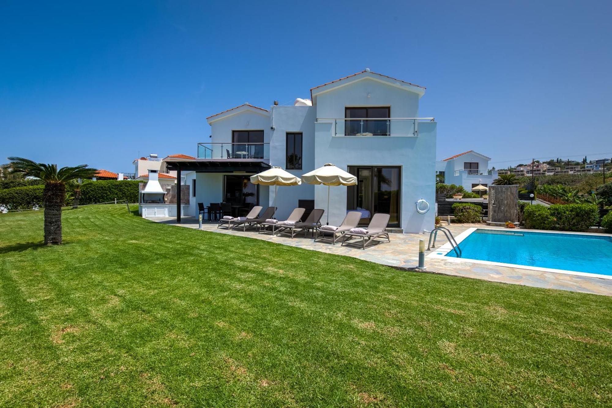 Platzia Beach Villas Paphos Exterior photo