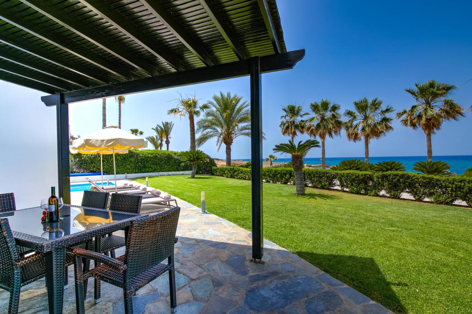 Platzia Beach Villas Paphos Exterior photo