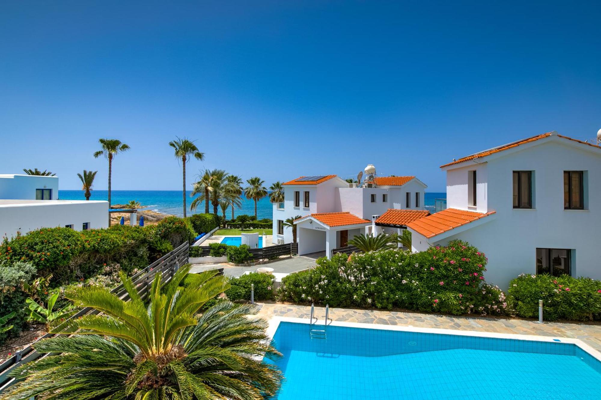 Platzia Beach Villas Paphos Exterior photo