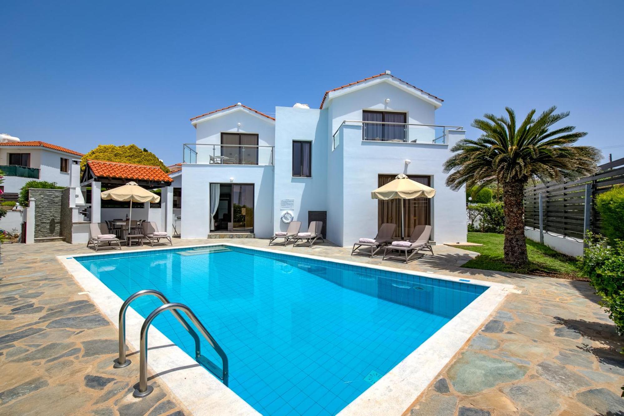 Platzia Beach Villas Paphos Exterior photo