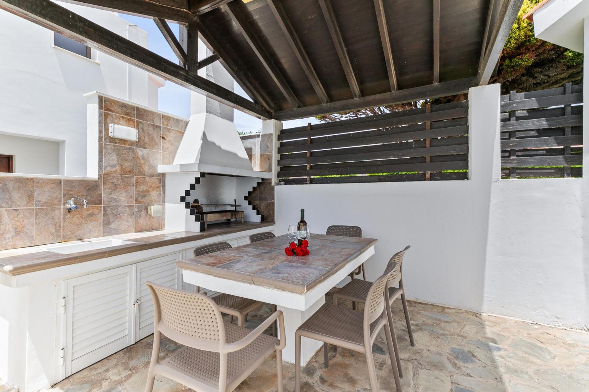 Platzia Beach Villas Paphos Exterior photo