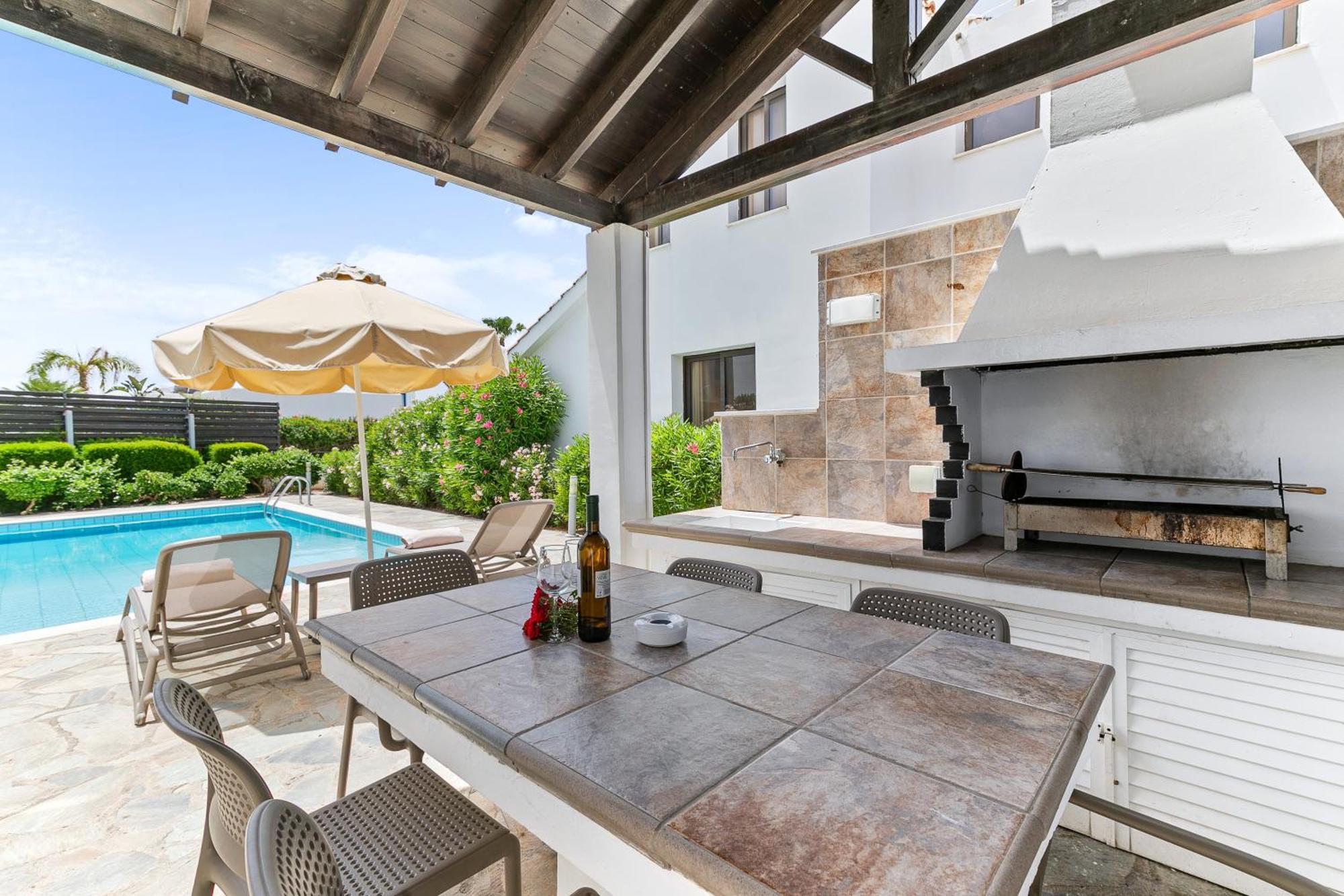 Platzia Beach Villas Paphos Exterior photo