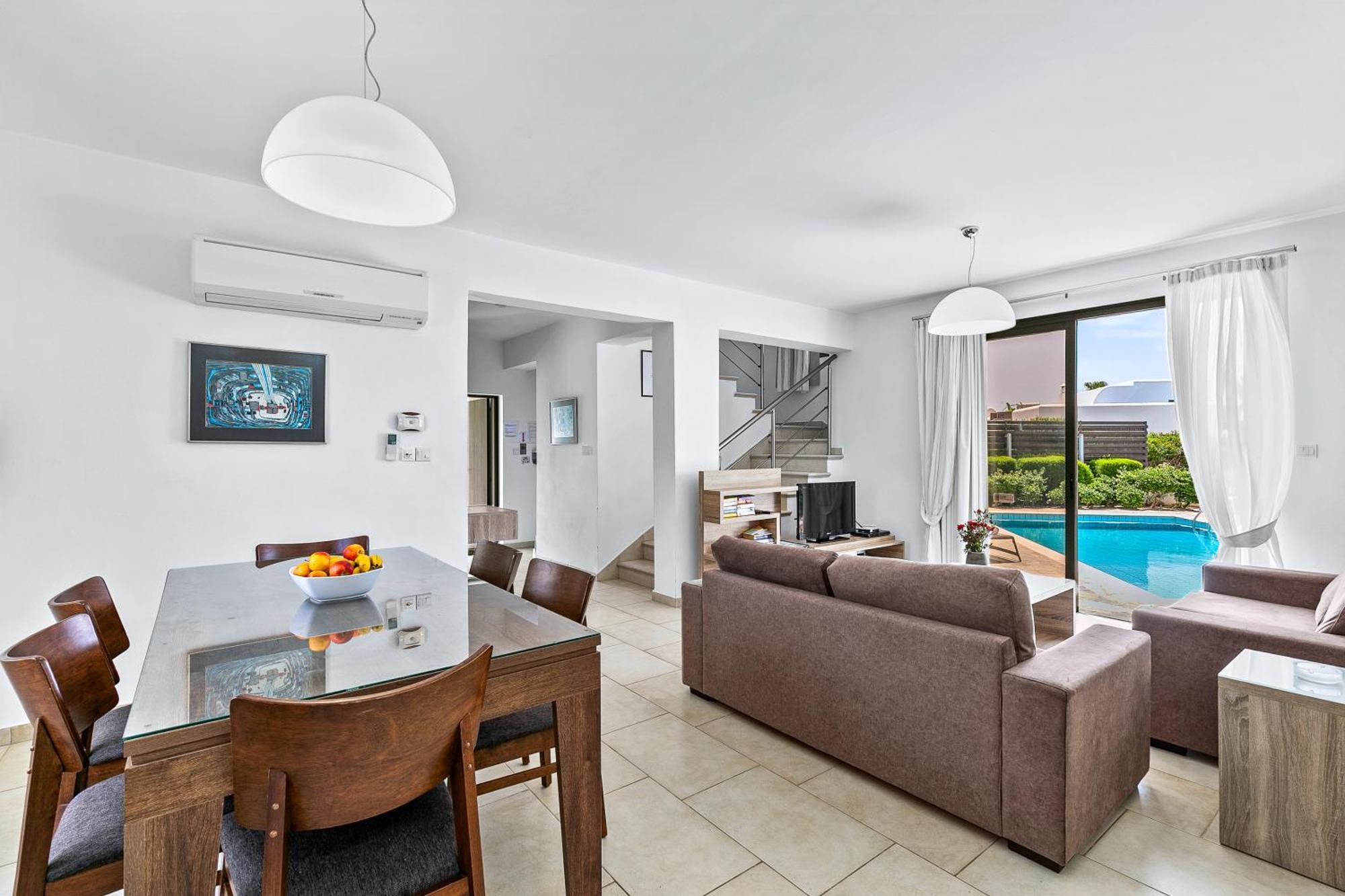Platzia Beach Villas Paphos Exterior photo