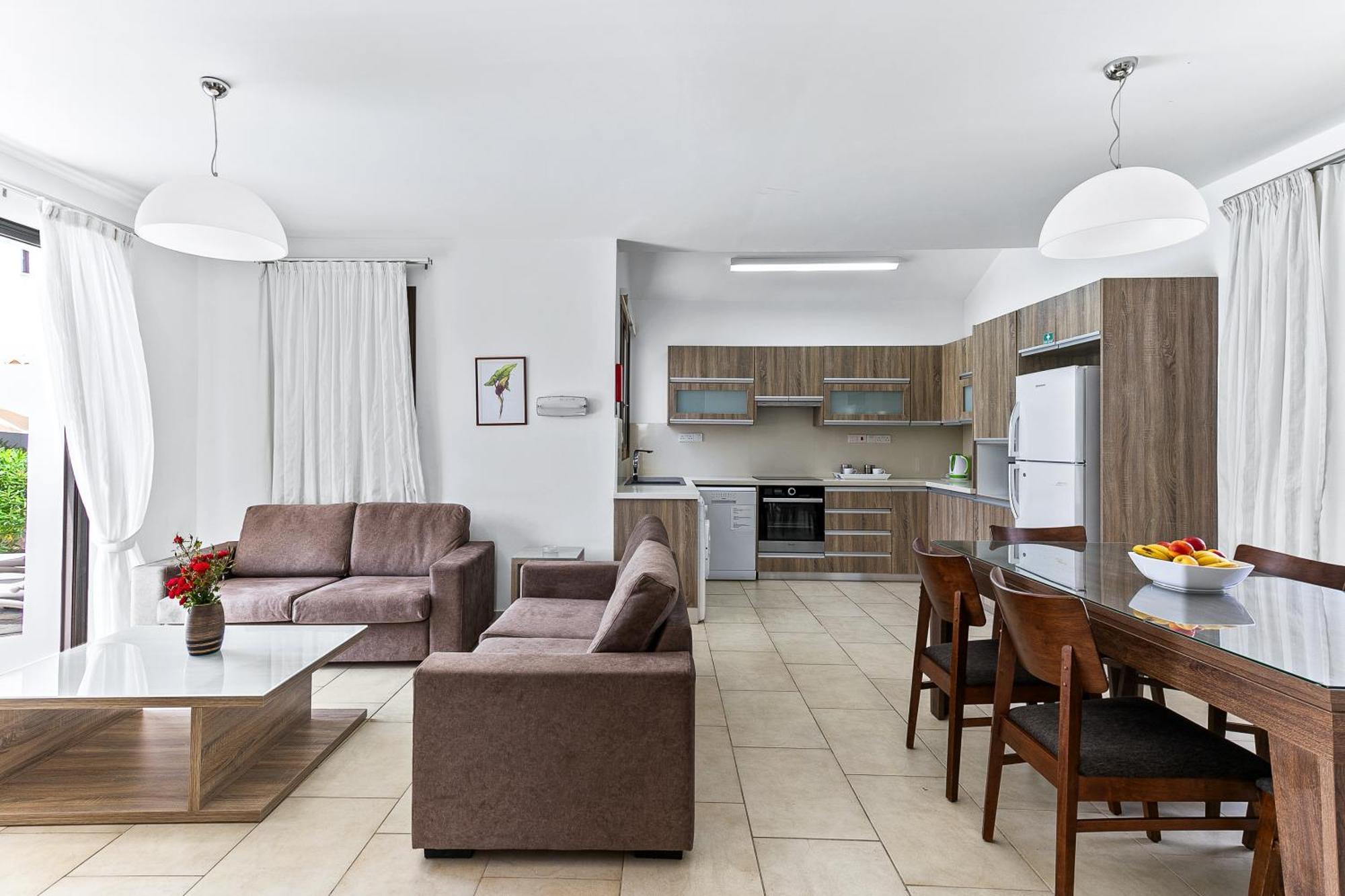 Platzia Beach Villas Paphos Exterior photo