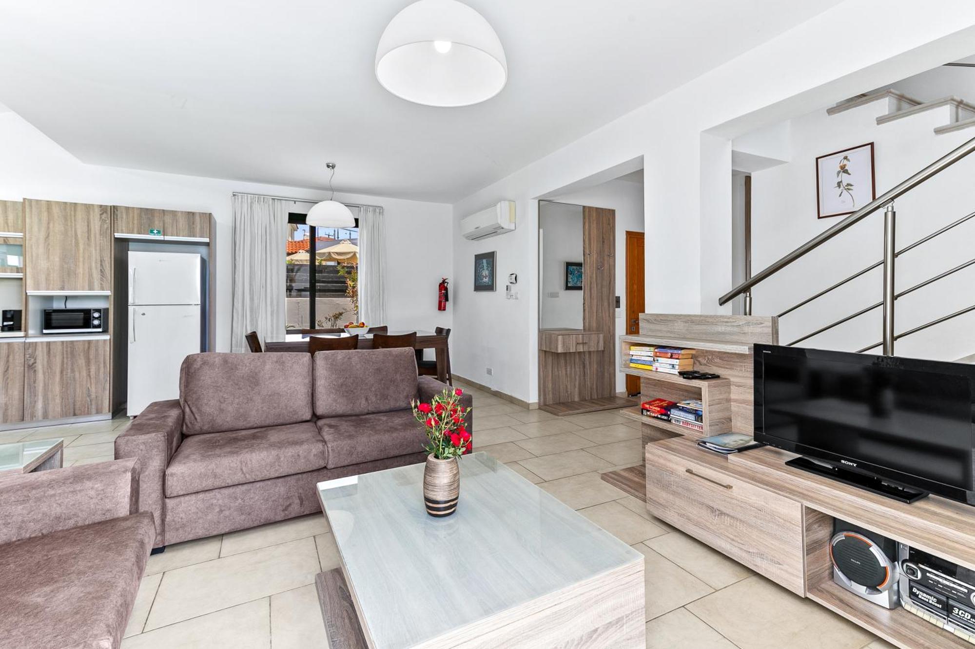 Platzia Beach Villas Paphos Exterior photo