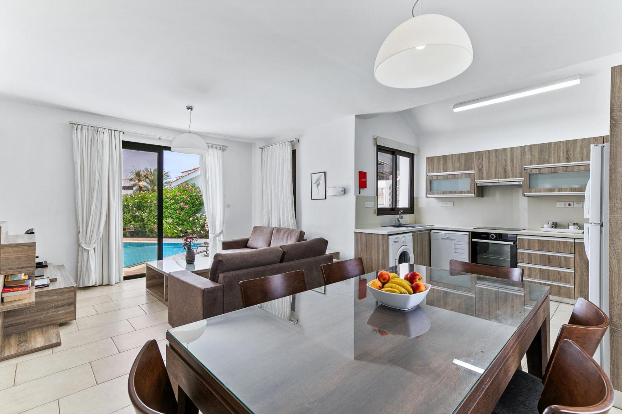 Platzia Beach Villas Paphos Exterior photo
