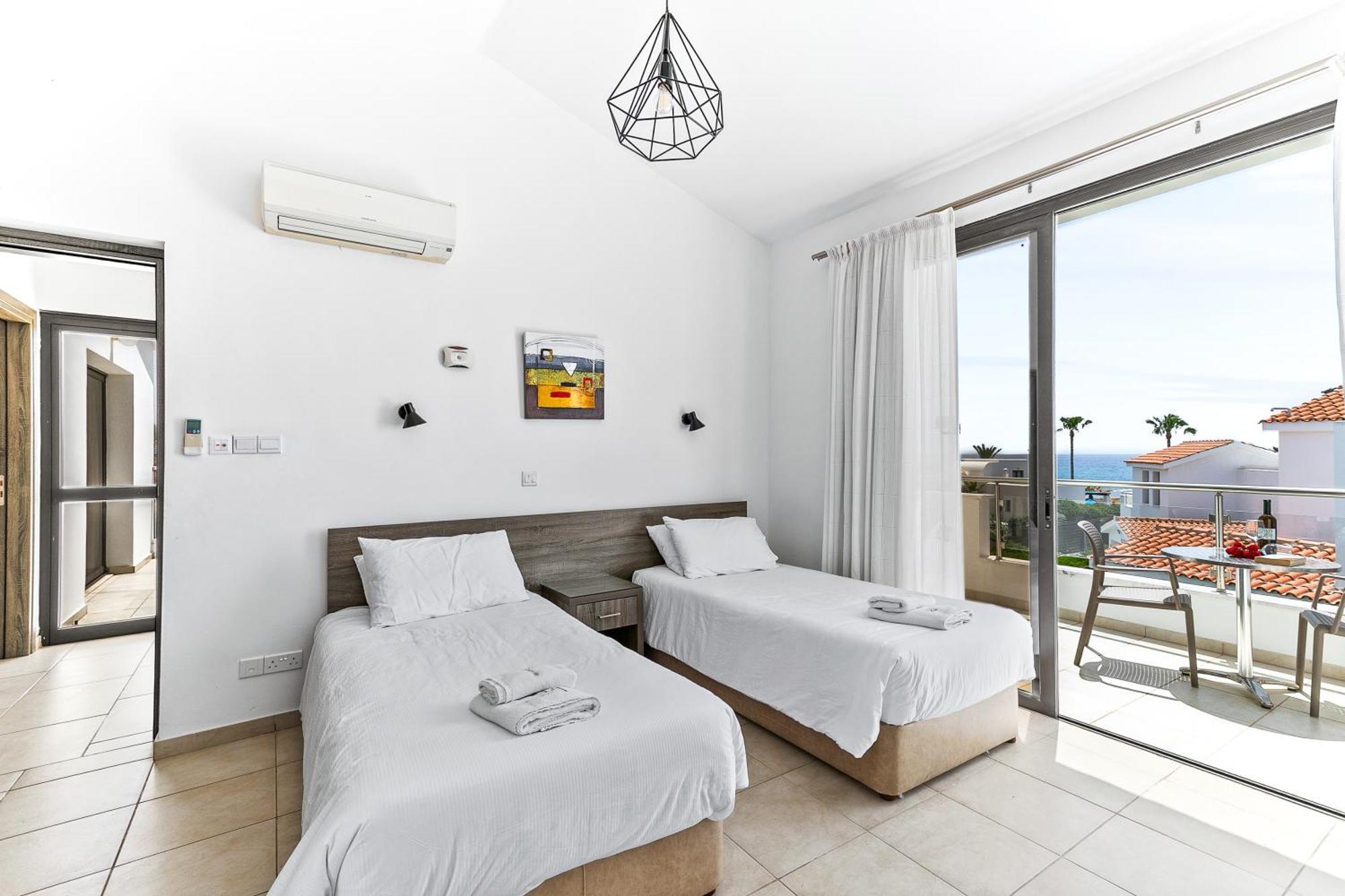 Platzia Beach Villas Paphos Exterior photo