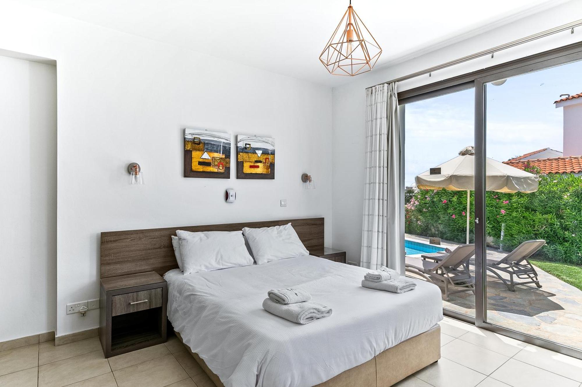 Platzia Beach Villas Paphos Exterior photo