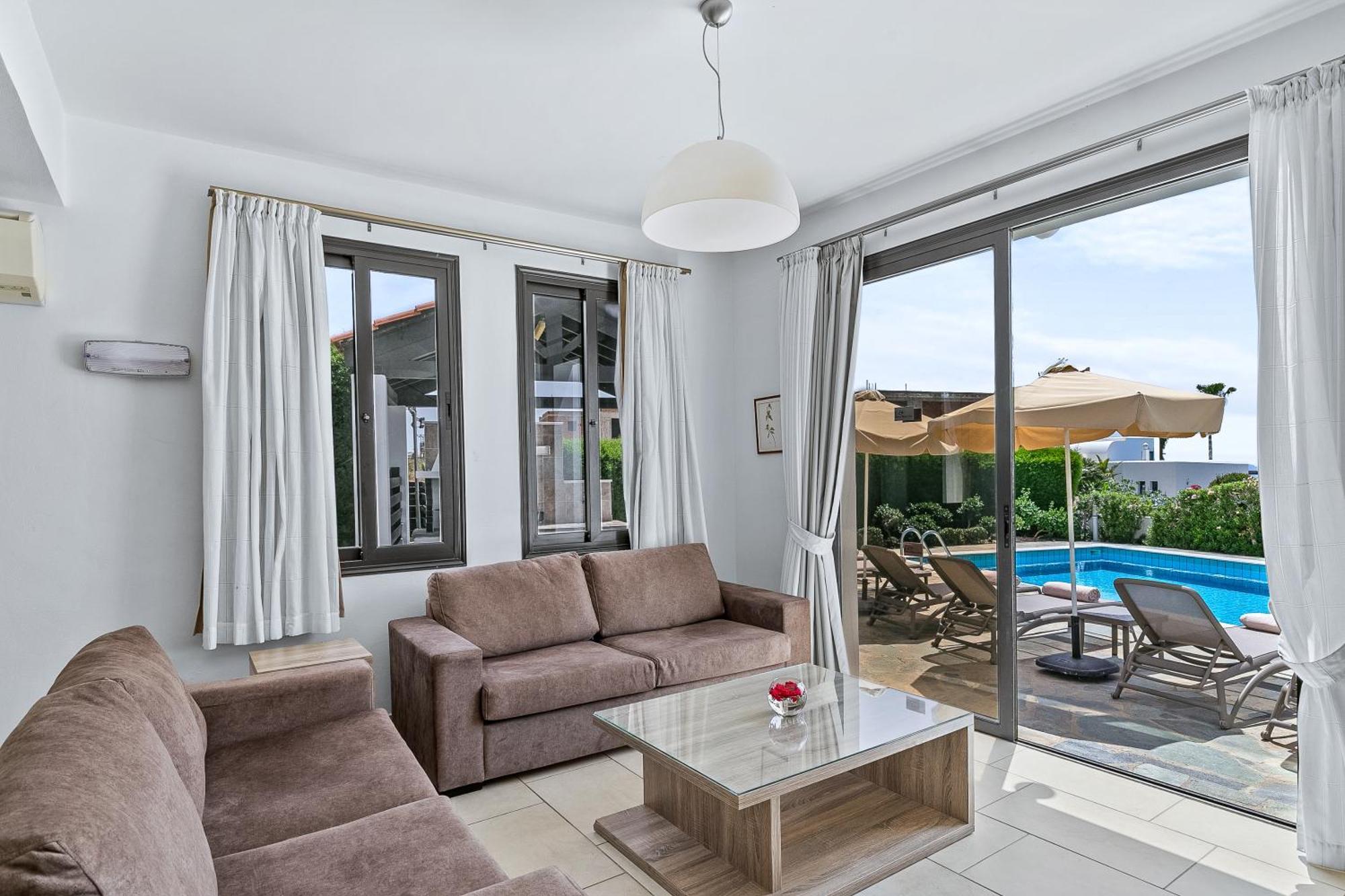 Platzia Beach Villas Paphos Exterior photo