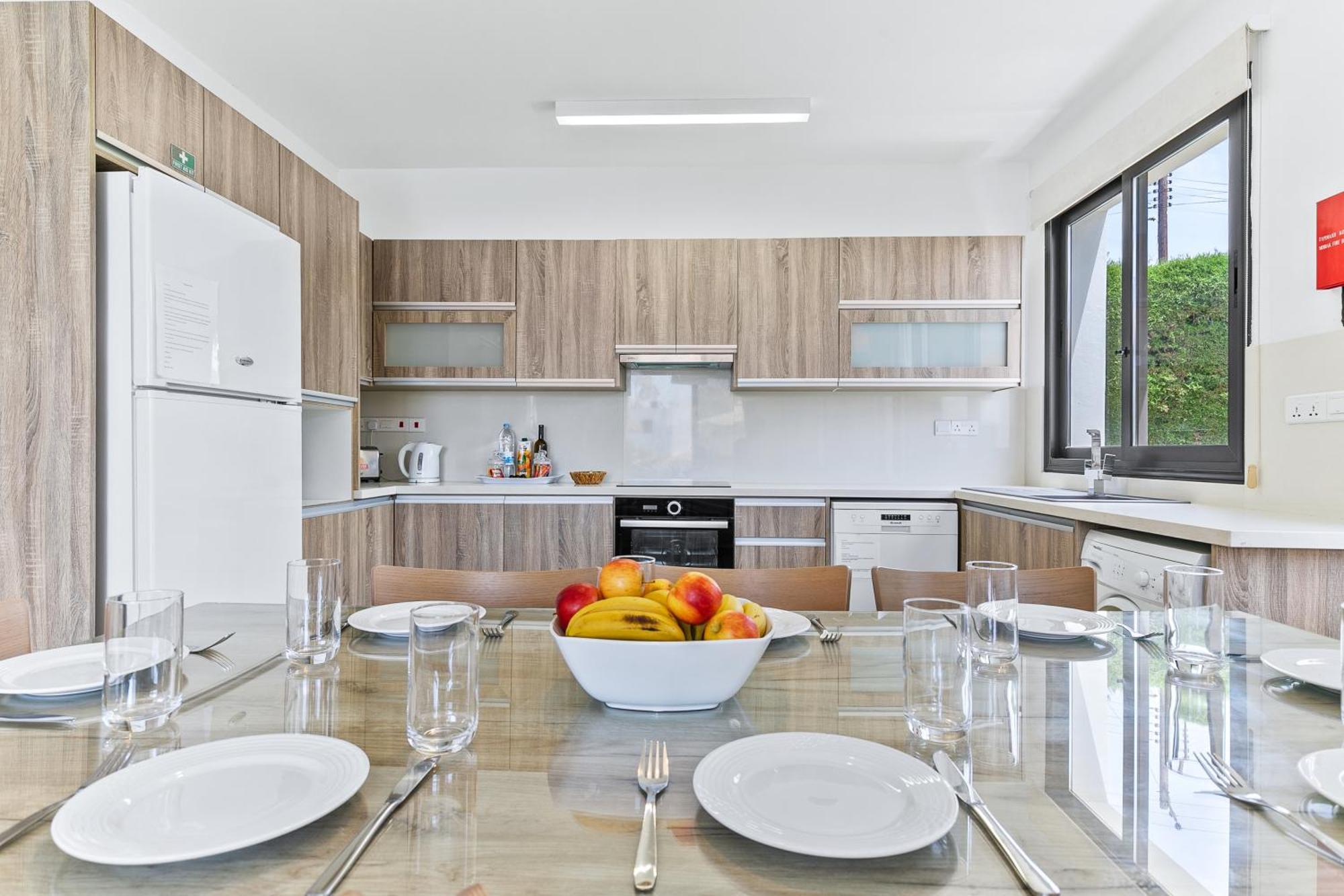 Platzia Beach Villas Paphos Exterior photo
