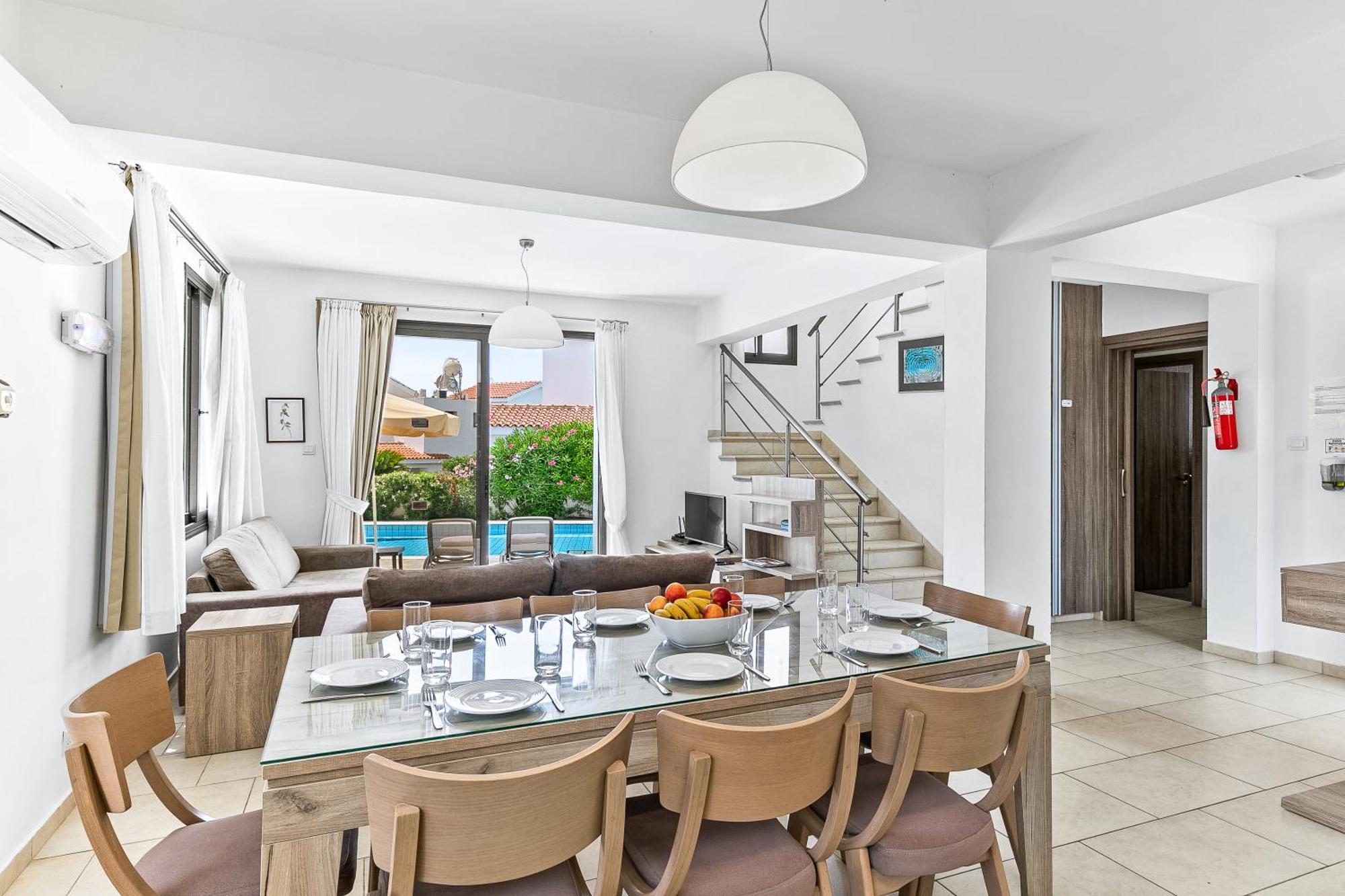 Platzia Beach Villas Paphos Exterior photo